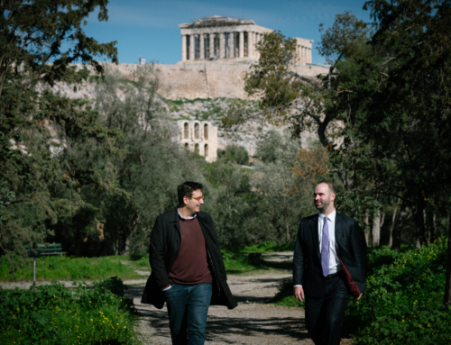 Θάνος Γεωργούντζος, απόφοιτος Κλασικού Λυκείου Ψυχικού, Δικηγόρος, Πρόεδρος Επιτροπής Νέων για την Επανένωση των Μαρμάρων του Παρθενώνα